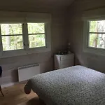بيت للعطل Log House Near A Child-friendly Sandy *